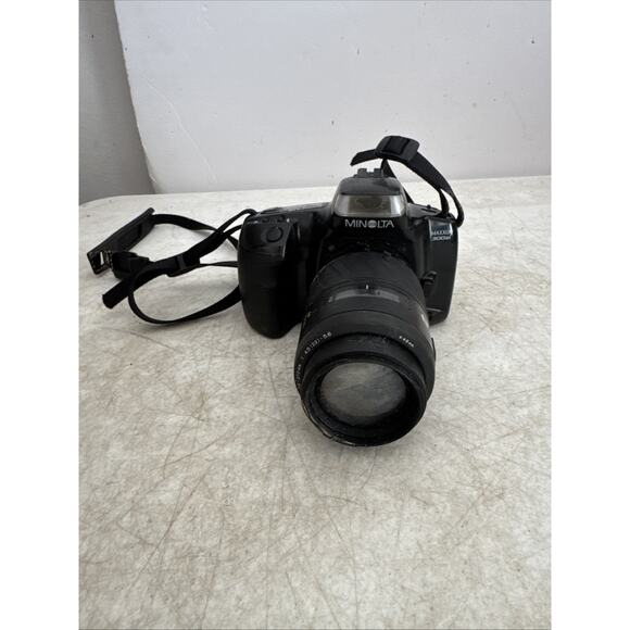 Minolta Maxxum 300si 35mm SLR Film Camera 35-70mm AF Zoom With Strap *Untested* - Picture 1 of 12